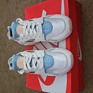 Women Nike Huarache Sneakers